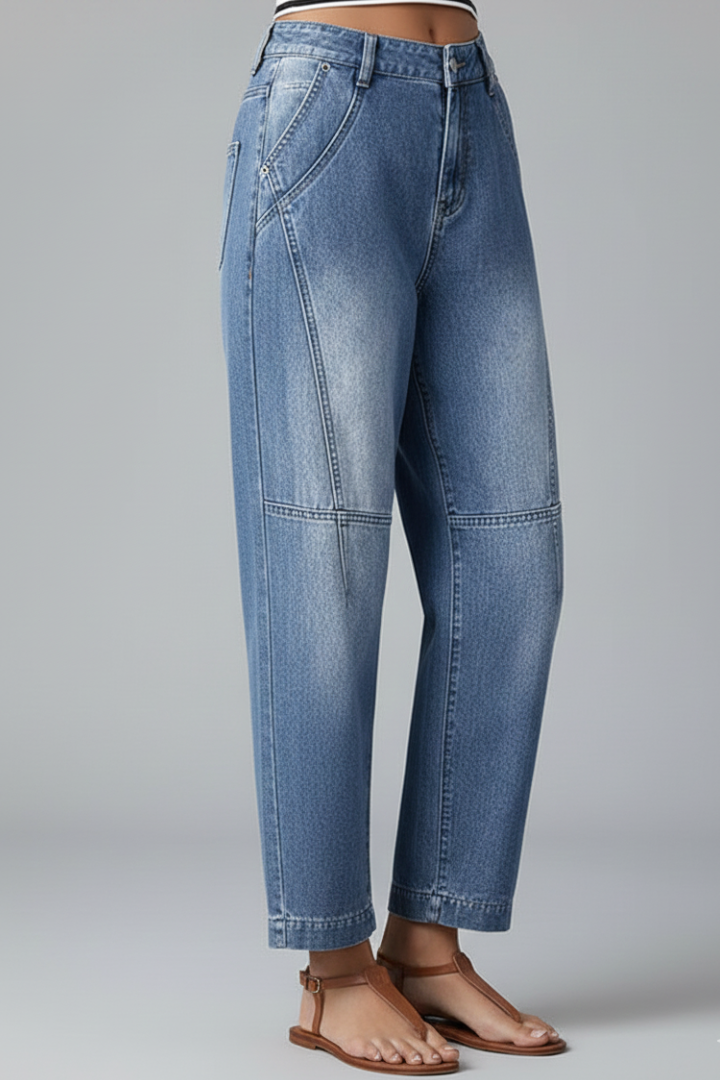 Women’s Straight-Leg Jeans with Mid-Waist and Pockets