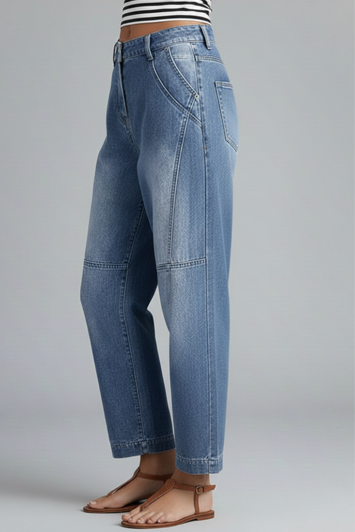 Women’s Straight-Leg Jeans with Mid-Waist and Pockets