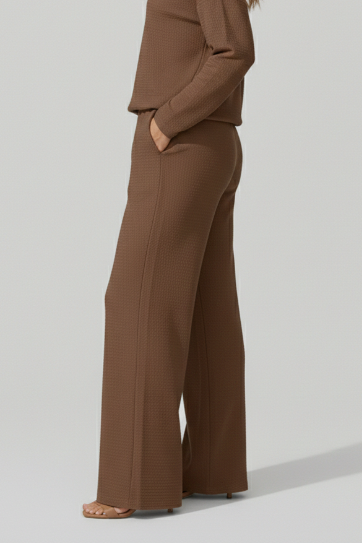 Women’s Trousers with Elastic Waist and Wide Legs